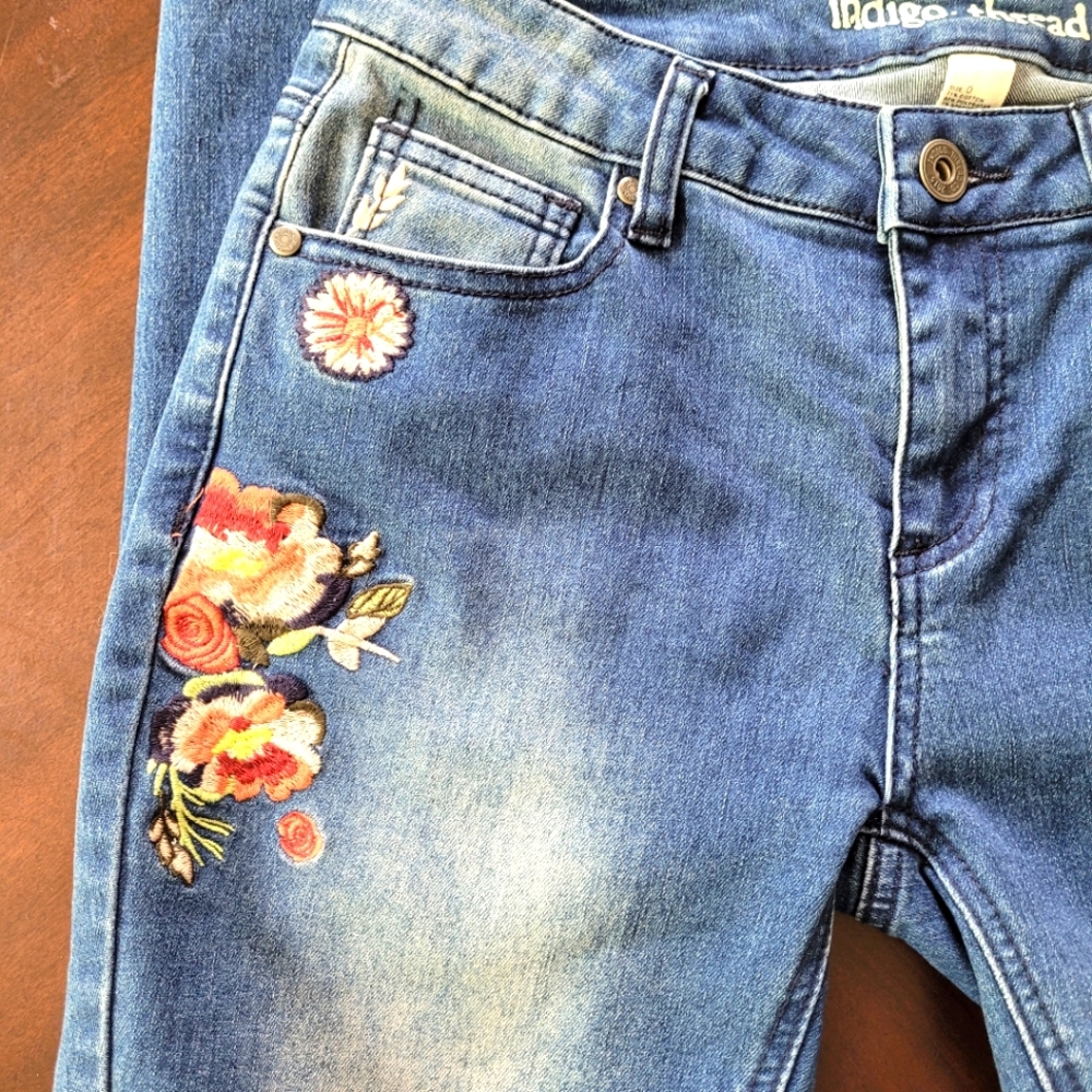 Indigo Thread Co. | Floral Embroidered Skinny Jeans with Freyed Hem - Picture 4 of 5